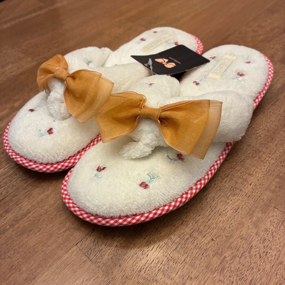 Millffy Cherry Blossom White Embroidered Bow Thong Slippers Women Size 7/8 NWT
